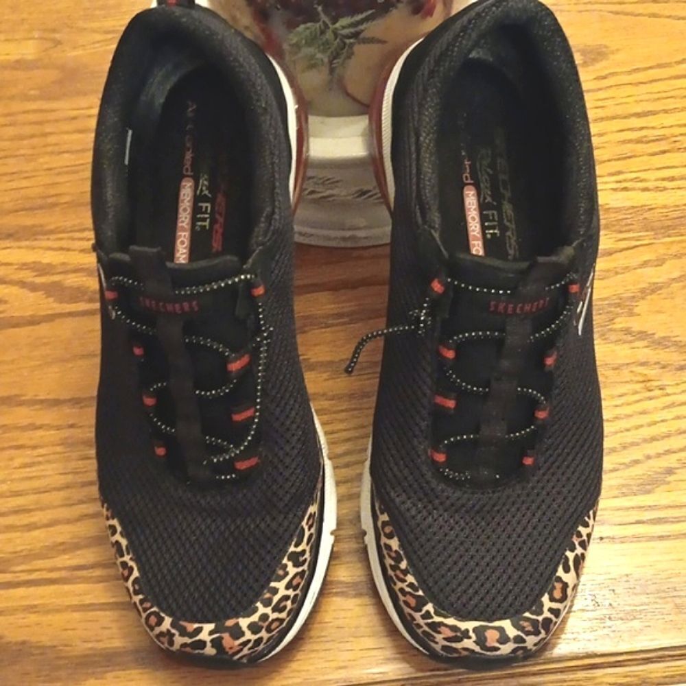 Sketchers Relaxed Fit Sneakers
